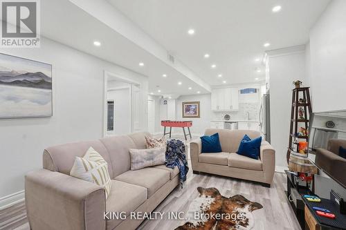 76 Chesney Crescent, Vaughan, ON - Indoor Photo Showing Living Room