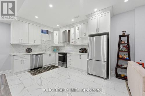 76 Chesney Crescent, Vaughan, ON - Indoor Photo Showing Kitchen