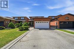 130 JACKMAN CRESCENT Vaughan, ON L4L 6P2