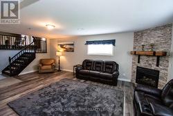 Gas fireplace in Family room - 