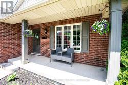 Nice front porch - 