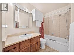 Main Bathroom - 