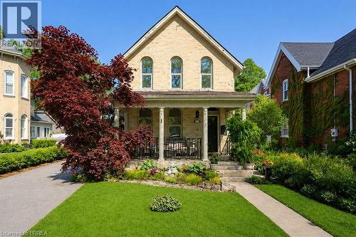 11 CHESTNUT Avenue  Brantford, ON N3T 4B9