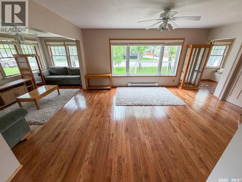 692 2Nd Street E, Shaunavon, SK 
