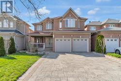18 HARTWELL GATE Brampton, ON L6R 2V3