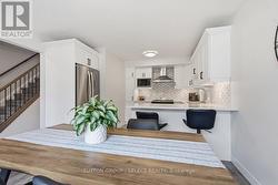 Stylish kitchen with peninsula - 