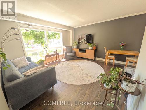 8B Forester Crescent, Ottawa, ON 