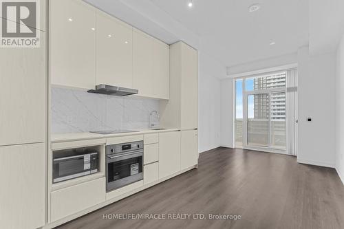 702 - 28 Interchange Way, Vaughan, ON 