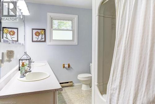 5 piece main bathroom. - 12 Miller Crescent, Simcoe, ON 