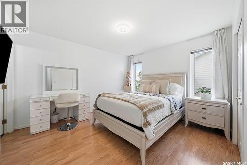 207 Sumner Crescent, Saskatoon, SK 