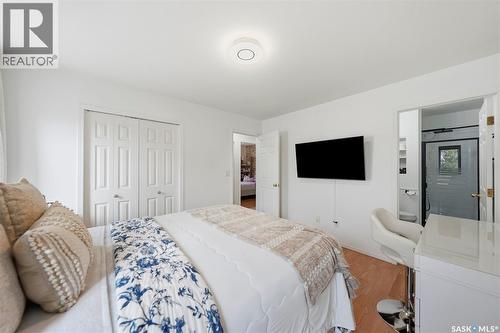 207 Sumner Crescent, Saskatoon, SK 