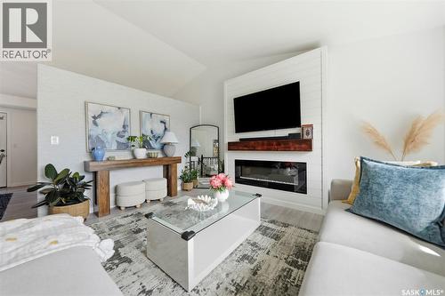 207 Sumner Crescent, Saskatoon, SK 