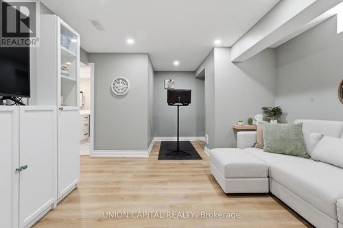 22 Delight Way, Whitby, ON 