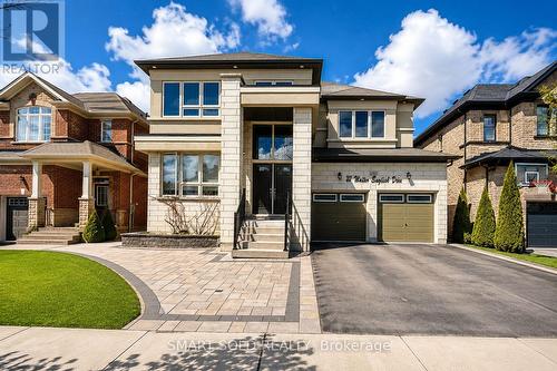 207 WALTER ENGLISH DRIVE  East Gwillimbury, ON L9N 0R8