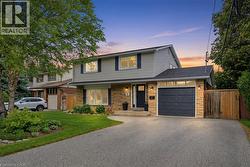 6 DARLINGTON Drive  Hamilton, ON L9C 2L7
