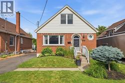 216 SUMMERHILL Avenue  Hamilton, ON L8K 3N7