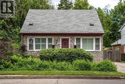 16 SUSSEX Street  Hamilton, ON L8S 2E1