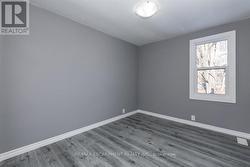 Coach house master bedroom - 