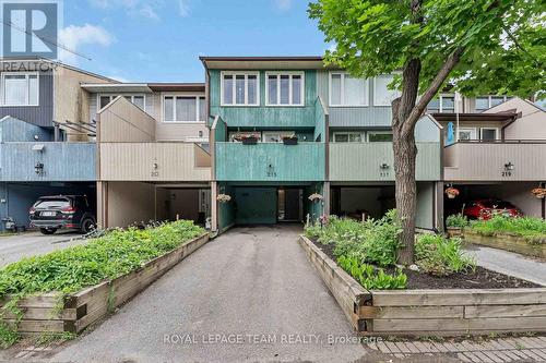 215 Booth Street, Ottawa, ON - Outdoor