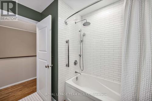 215 Booth Street, Ottawa, ON - Indoor Photo Showing Bathroom