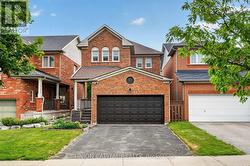 9 BALLYMORE DRIVE Aurora, ON L4G 7E8