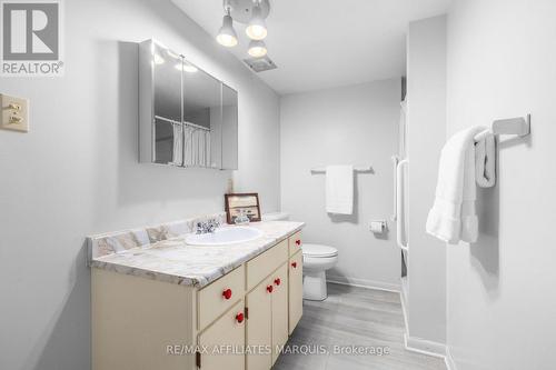 Downstairs full bath with shower - 15 Glenview Crescent, Perth, ON 