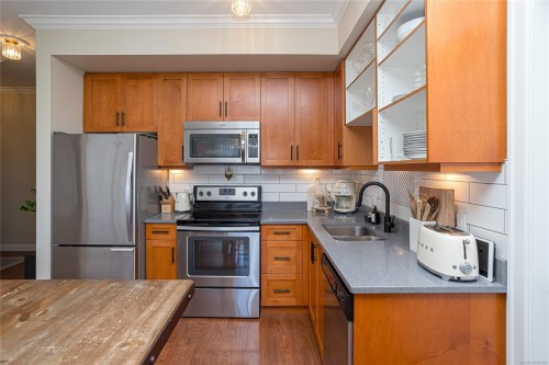 #308-2409 Bevan Ave, Sidney, BC 