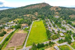 4525 Blenkinsop Rd Saanich, BC V8X 2C7