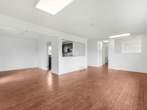 Edmonton, Alberta - Indoor Photo Showing Other Room