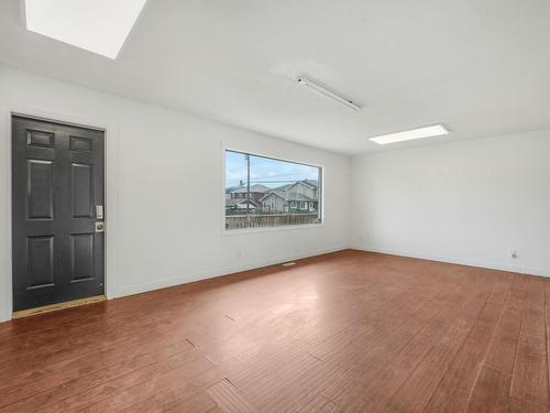 Edmonton, Alberta - Indoor Photo Showing Other Room
