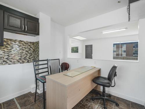 Edmonton, Alberta - Indoor Photo Showing Office