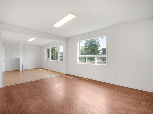 Edmonton, Alberta - Indoor Photo Showing Other Room