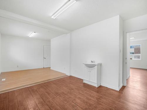 Edmonton, Alberta - Indoor Photo Showing Other Room
