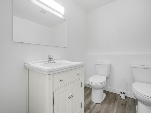 Edmonton, Alberta - Indoor Photo Showing Bathroom