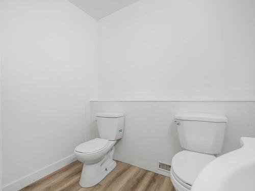Edmonton, Alberta - Indoor Photo Showing Bathroom