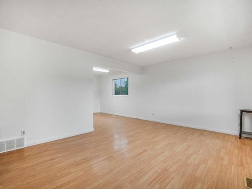 Edmonton, Alberta - Indoor Photo Showing Other Room