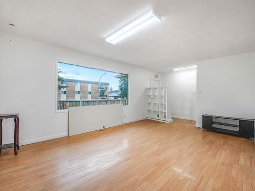 Edmonton, Alberta - Indoor Photo Showing Other Room