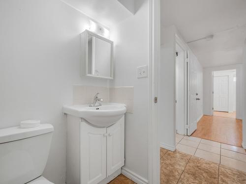 Edmonton, Alberta - Indoor Photo Showing Bathroom