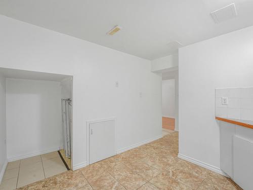 Edmonton, Alberta - Indoor Photo Showing Other Room