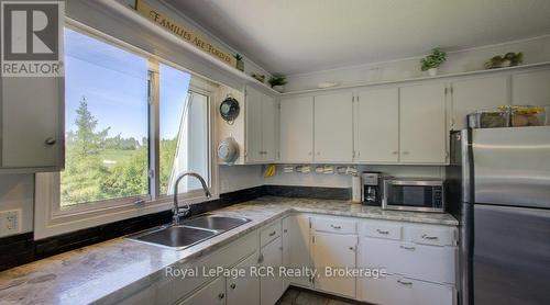 15 Booth Street E, Mapleton, ON 