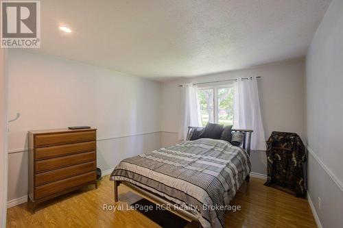 15 Booth Street E, Mapleton, ON 