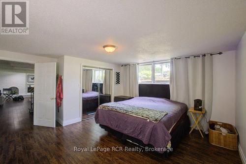 15 Booth Street E, Mapleton, ON 
