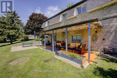 15 Booth Street E, Mapleton, ON 