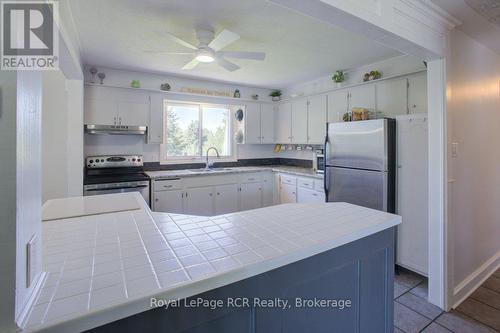 15 Booth Street E, Mapleton, ON 