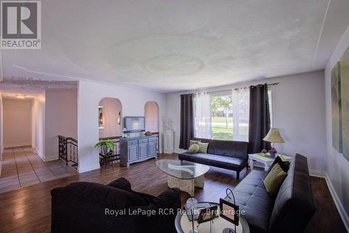 15 Booth Street E, Mapleton, ON 