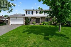 889 DRESDEN CRESCENT  Ottawa, ON K2B 5H8