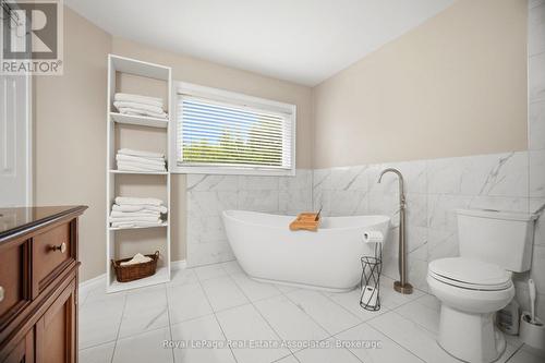 primary ensuite is a tranquil retreat - 6343 Alderwood Trail, Mississauga, ON 