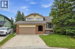 27 Woodgreen Place SW  Calgary, AB T2W 4A3