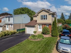 572 Rue Benoit E. Longueuil (Le Vieux-Longueuil), QC J4J 5H6