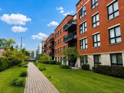 115-2555 Rue Grenet Montréal (Saint-Laurent), QC H4L 0A9